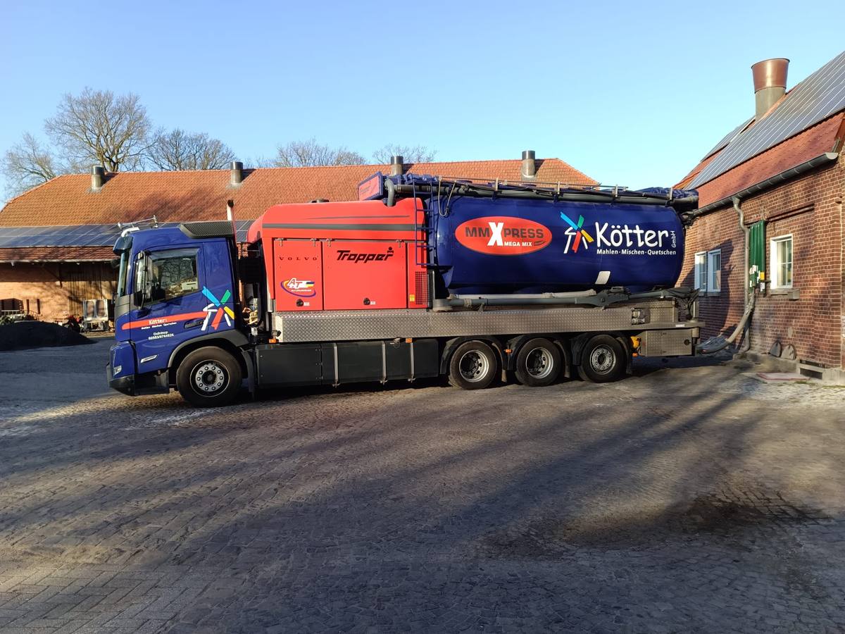 Volvo · Wintermorgen am Hof
